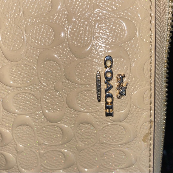 Gently used coach wallet 💯 authentic - Picture 9 of 9